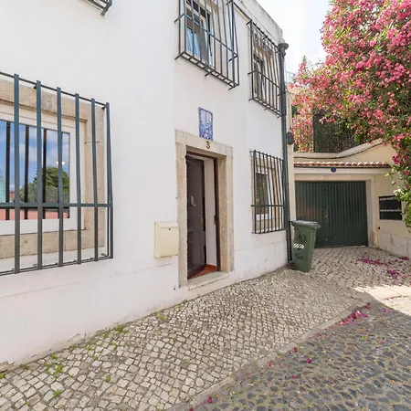 Charming Classic-rustic Retreat In Historic Lisboa