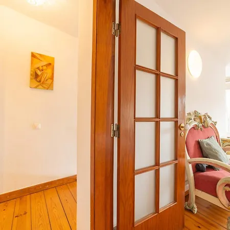 Апартаменты Charming Classic-rustic Retreat In Historic Лиссабон