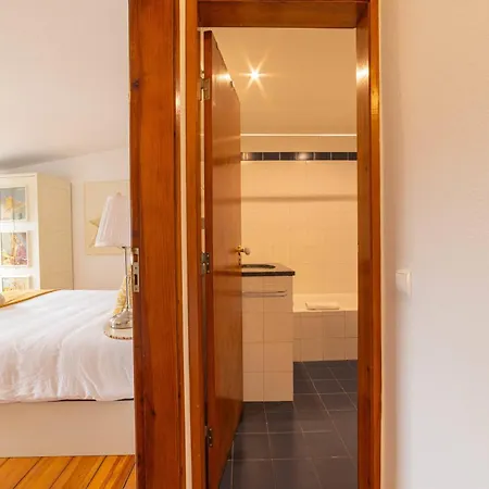 Charming Classic-rustic Retreat In Historic Apartamento *