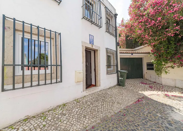 Charming Classic-rustic Retreat In Historic 리스본