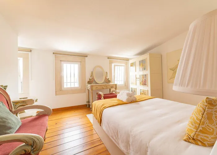 Charming Classic-rustic Retreat In Historic 아파트 리스본