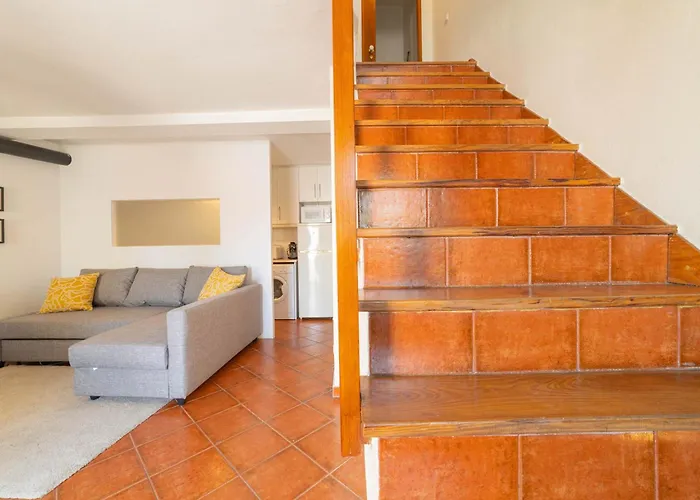 Charming Classic-rustic Retreat In Historic Lissabon