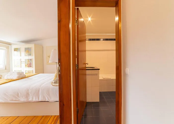 Charming Classic-rustic Retreat In Historic 아파트 *
