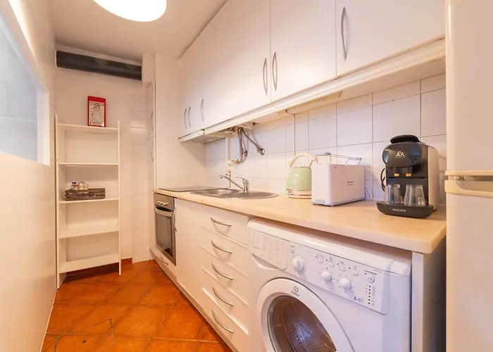 Charming Classic-rustic Retreat In Historic Lissabon