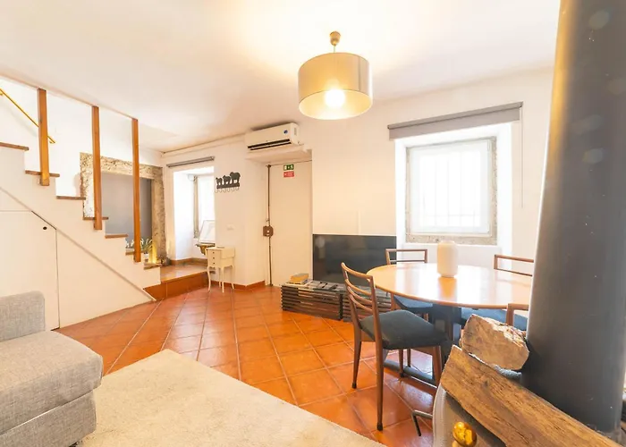 Charming Classic-rustic Retreat In Historic 아파트