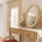 Charming Classic-rustic Retreat In Historic Apartamento