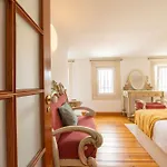 Charming Classic-rustic Retreat In Historic Apartamento