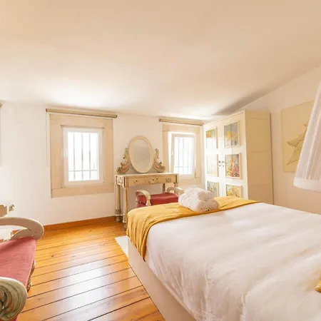 Charming Classic-rustic Retreat In Historic Appartamento Lisbona
