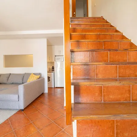 Charming Classic-rustic Retreat In Historic Lissabon